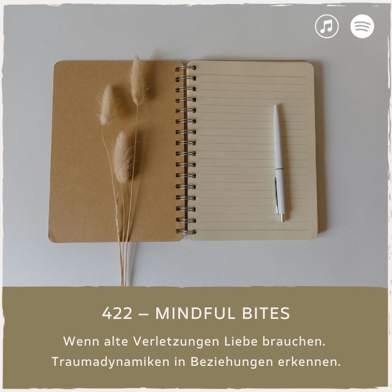 podcast-mindful-minutes-erfolg-mentalprogramm-daniela-barchasch-selbstwert-selbstliebe-mindfulway-mindset-positivepsychologie-perma-modell-selbstwert-bei-mir-sein-persönlichkeitsentwicklung-buddhistische-psychologie-praxis-meditation-achtsamkeit-erfolgspodcast-trauma-gefühle-emotionen-traumata-toxische-beziehungen-feinfühlige-traumadynamik